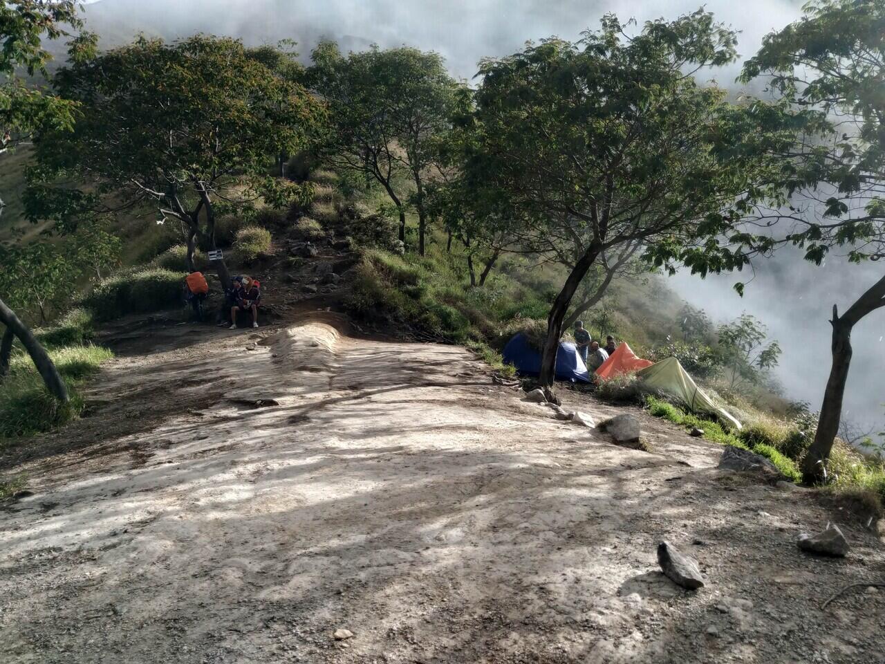 NGECAMP DI SAMPING KAWAH ! CATATAN PERJALANAN GUNUNG SUMBING VIA BANARAN 2021