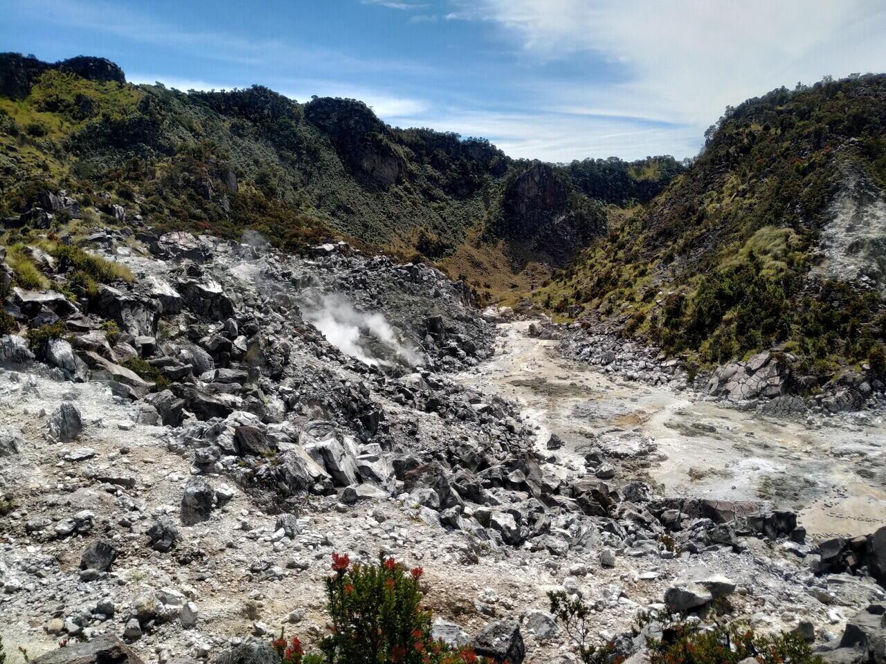 NGECAMP DI SAMPING KAWAH ! CATATAN PERJALANAN GUNUNG SUMBING VIA BANARAN 2021