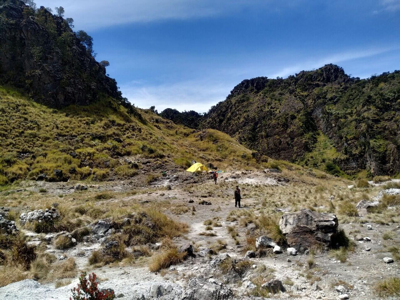 NGECAMP DI SAMPING KAWAH ! CATATAN PERJALANAN GUNUNG SUMBING VIA BANARAN 2021