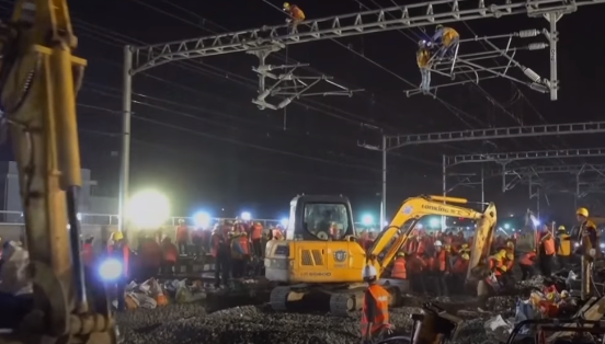 Bagaimana bisa 1500 pekerja China membangun rel kereta api hanya dalam 9 jam?
