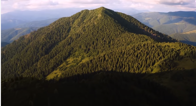 Bayangan raksasa yang membuat pendaki gunung ketakutan