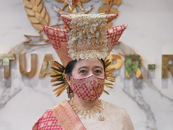 Puan Berbaju Adat Bundo Kanduang Saat Bacakan Teks Proklamasi HUT Ke-76 RI