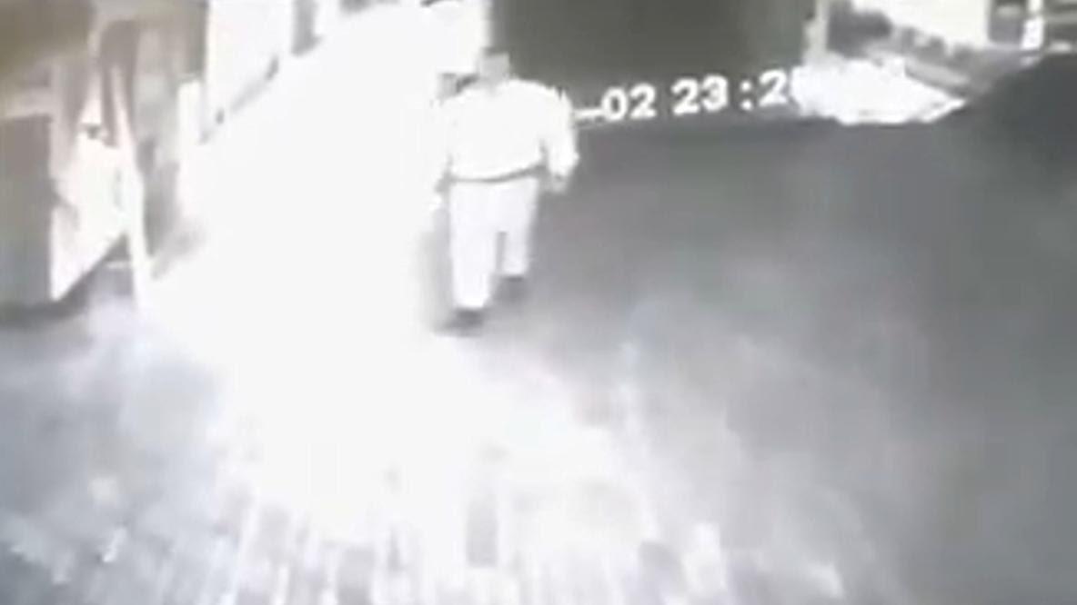 Heboh Video Cctv Saat 'HANTU' Menyerang WALIKOTA Hingga Terlempar Gan !