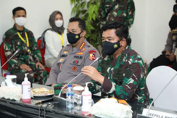 Bantu Pasien Covid-19, Panglima TNI Bangga dengan Nakes dan Non Kesehatan