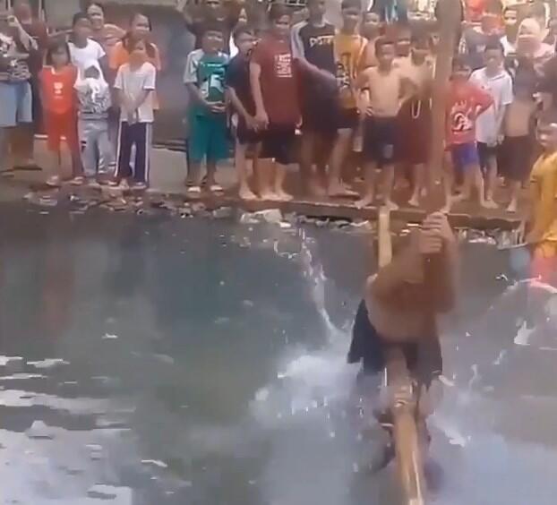 Lomba Jalan di Atas Bambu, Malah Berujung Petaka, Cideranya Terlalu Ngilu