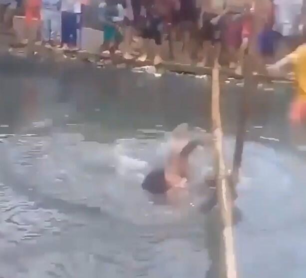 Lomba Jalan di Atas Bambu, Malah Berujung Petaka, Cideranya Terlalu Ngilu