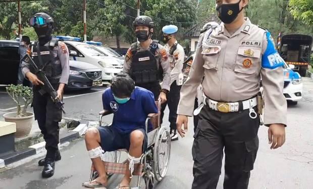 Beringas saat Beraksi, Perampok Pecah Kaca Mobil Tak Berkutik Diterjang Peluru