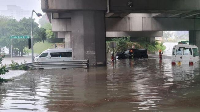 Banjir Terjang Singapura, 25 Orang Dilaporkan terjebak Dalam Kendaraan
