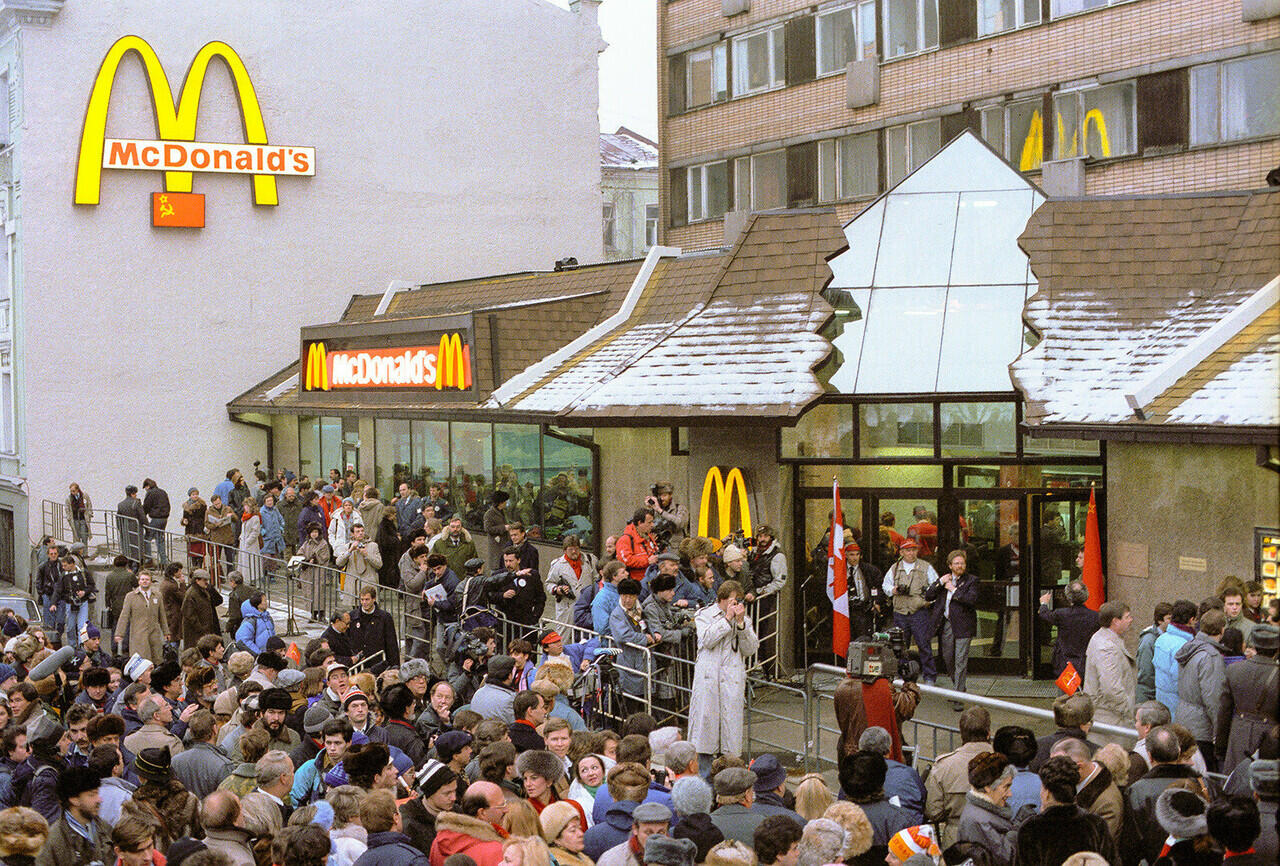 Macdonald's Pertama Di Uni Soviet. Sebuah Tanda Kemunduran Komunisme