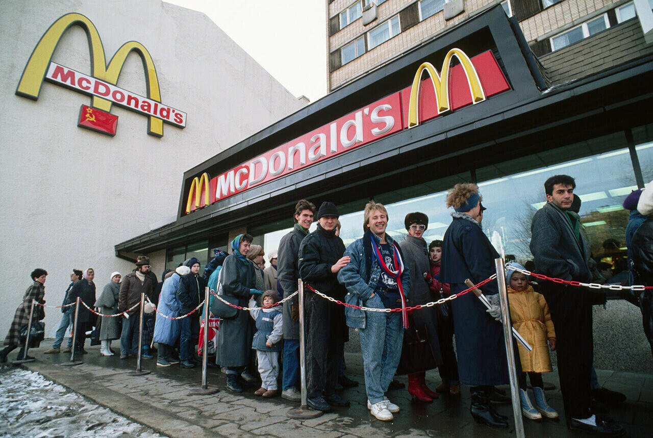 Macdonald's Pertama Di Uni Soviet. Sebuah Tanda Kemunduran Komunisme