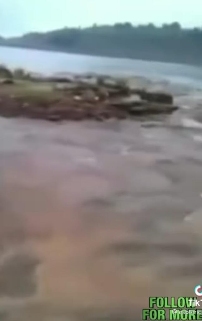 Ajaib, Gan! Bak Nabi Lelaki Ini Mampu Membelah Air Laut (Cek Videonya Nih)