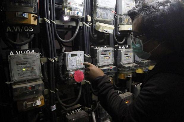 Risma Sebut Pengguna Listrik Besar Terima Bansos, Ekonom: Datanya Tak Komplet