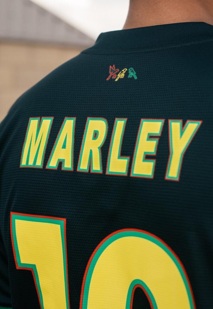 Jersey Ketiga AFC Ajax Ini Terinspirasi Sekaligus Penghormatan Juga untuk Bob Marley