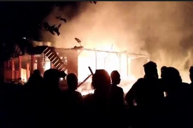 4 Rumah Warga di Bojonegoro Ludes, dan 100 Ekor Ayam Terbakar Hidup-hidup