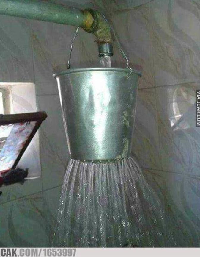Shower ala Anak Kos, Kreatif dan Lucu!