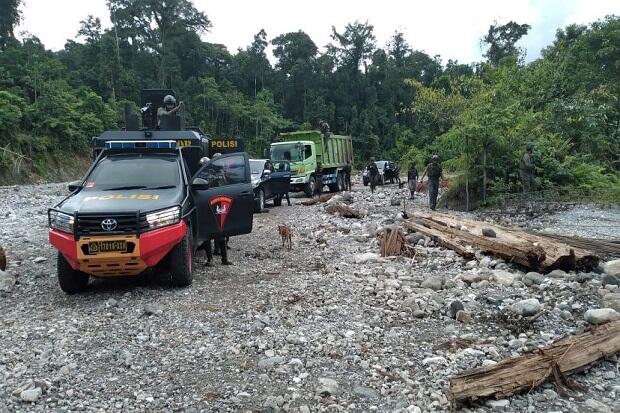 Pasukan Gabungan Polri Ditembaki KKB Saat Evakuasi Karyawan PT Indo Papua di Yahukimo