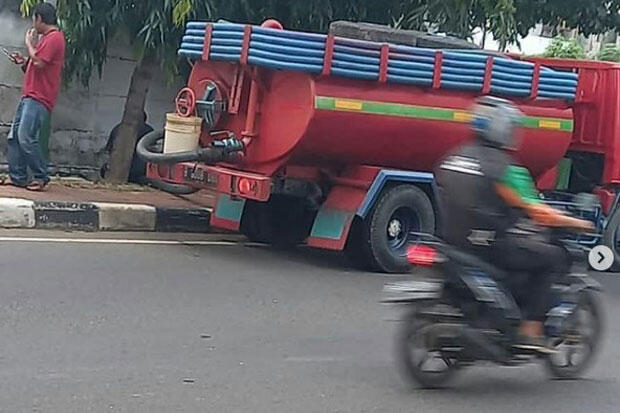 Buang Limbah ke Saluran Air di Klender, Oknum Pegawai Sedot Tinja Didenda Rp500 Ribu