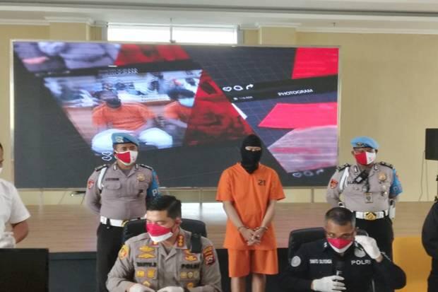 Bikin Sertifikat Vaksin Palsu, Penjual ATK Digelandang ke Polres Tangerang