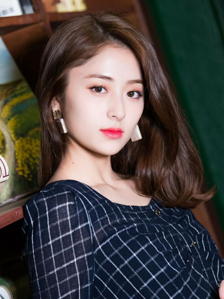 Heo Yoonjin Dirumorkan Gabung Girl Group SourMu