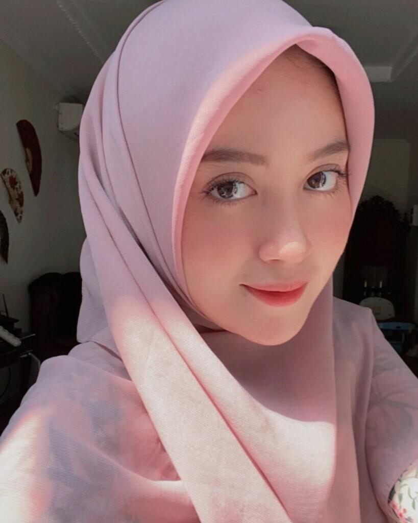 Nabilah Eks JKT48 Berhijab, Kehilangan Pekerjaan dan Tersebar Foto Nikahnya 