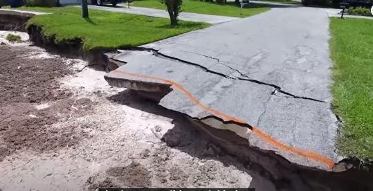 Bagaimana cara menyelamatkan diri jika agan jatuh ke dalam lubang besar ( Sinkhole )