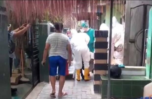 Warga Ponorogo Meninggal Saat Isoman di Lantai 2 Rumahnya, Evakuasi Berjalan Dramatis
