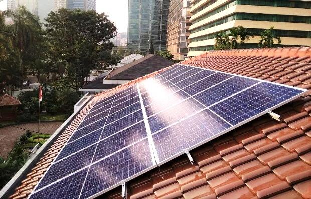 Segini Perhitungan Potensi Pendapatan dari PLTS Atap dan EBT