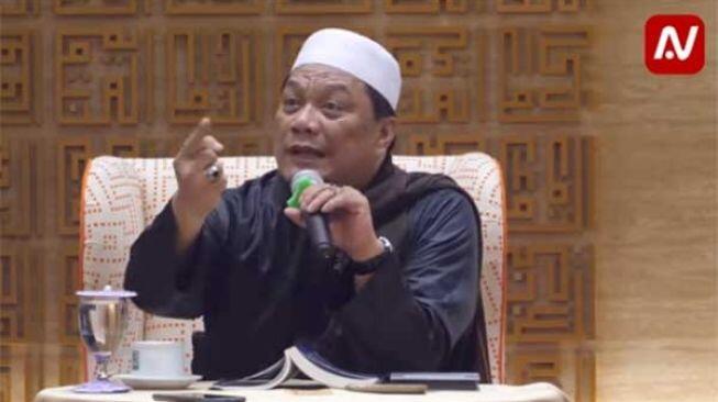 10 Ucapan Kontroversial Ustaz Yahya Waloni