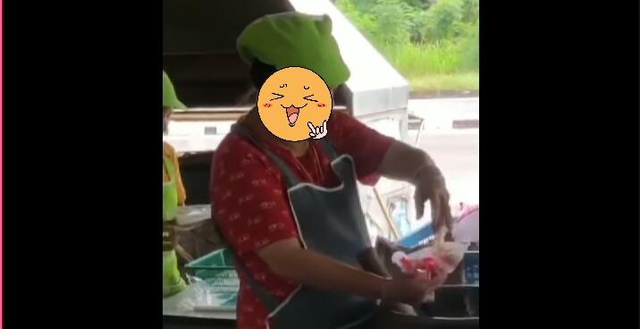 Ngeri, Penjual Ini Tuang Micin ke Makanan Tanpa Takaran! Apa Sih Bahayanya? 