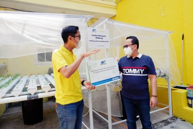 WOM Finance Bangun Instalasi Hidroponik di 17 Kota