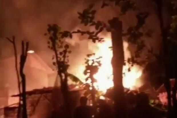 Lupa Matikan Alat Elektronik, 2 Rumah di Tuban Ludes Dilalap Api
