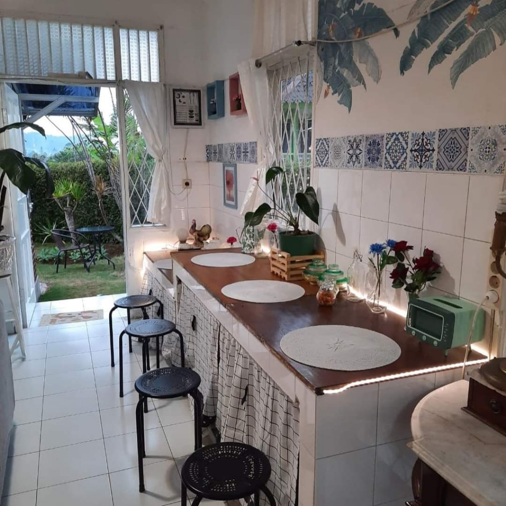 Pengen Nongkrong Di Tempat Cozy Tapi Gak Bikin Kantong Jebol? Ke Rumah Modjok Aja!