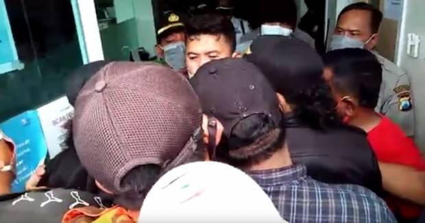 Ricuh, Protes Puluhan Orang di Kantor Leasing Gara-gara Mobil Diambil Paksa