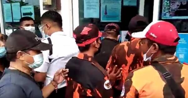 Ricuh, Protes Puluhan Orang di Kantor Leasing Gara-gara Mobil Diambil Paksa