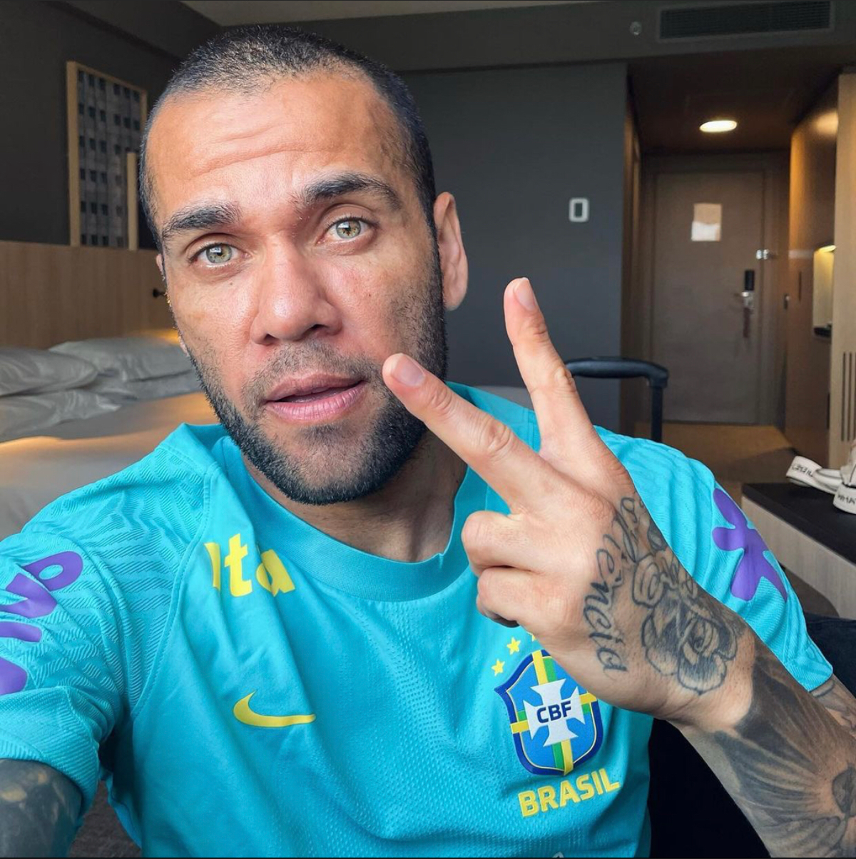 Dani Alves Yang Selalu Acuh Pada Guardiola