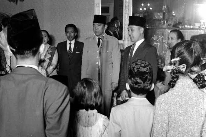 Jarang Orang Tahu!! Ternyata Presiden Sukarno Pernah Kena Tipu