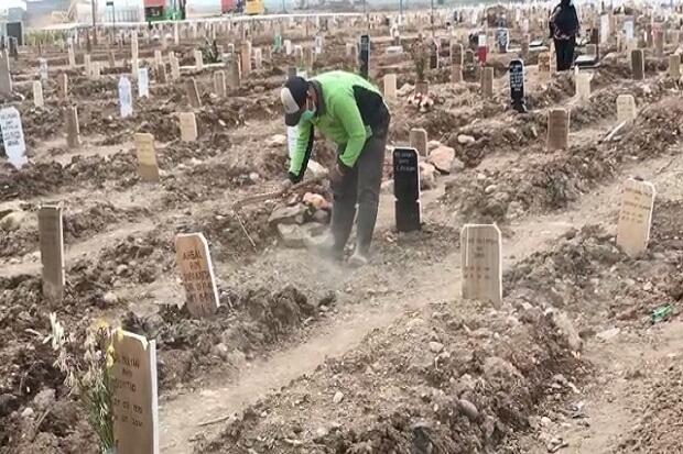 Sejumlah Makam Khusus Covid-19 di TPU Rorotan Cilincing Mendadak Ambles