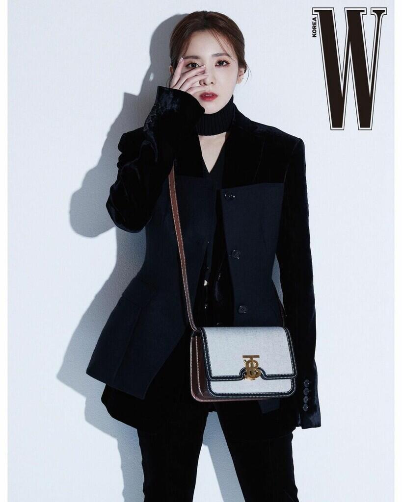 Dara Resmi Tanda Tangan Kontrak dengan Abyss Company