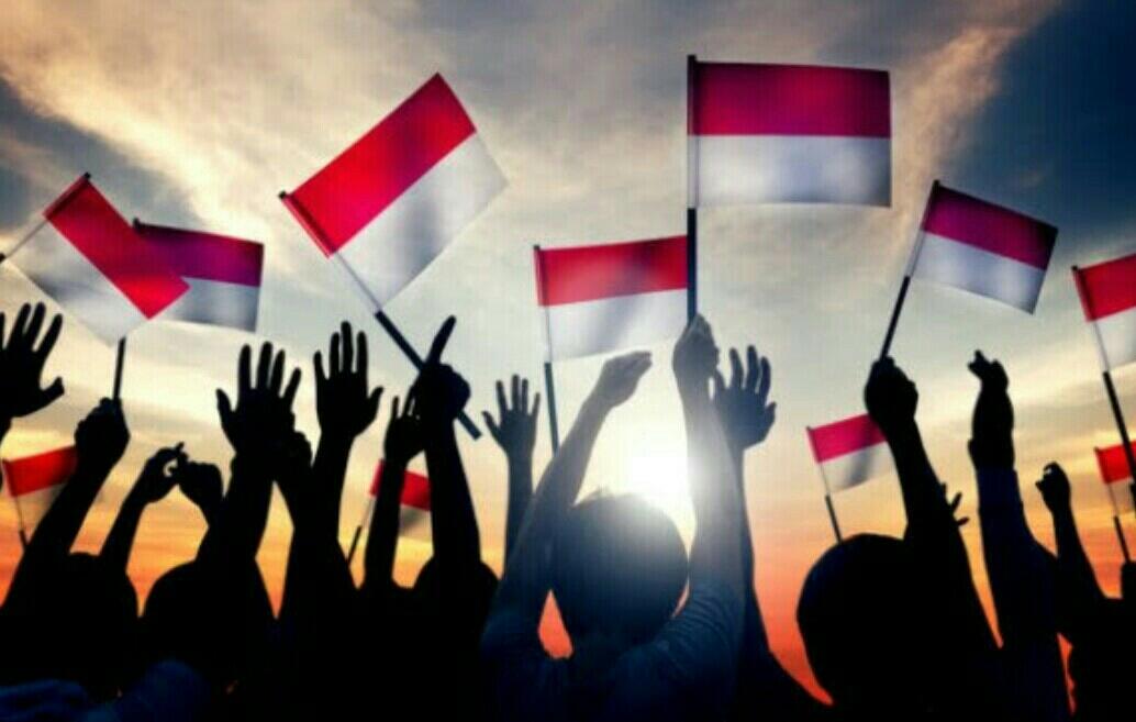 Keseruan Lomba 17 Agustusan, Memasukkan Paku Kedalam Botol.