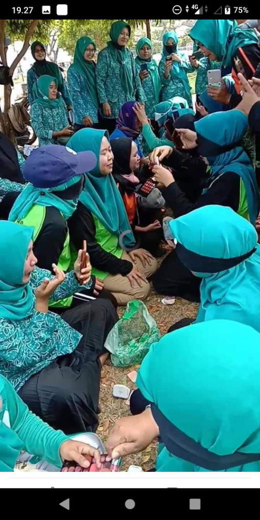 Keseruan Memperingati Hari Kemerdekaan Ala Ibu-ibu PKK, Heboh Banget!