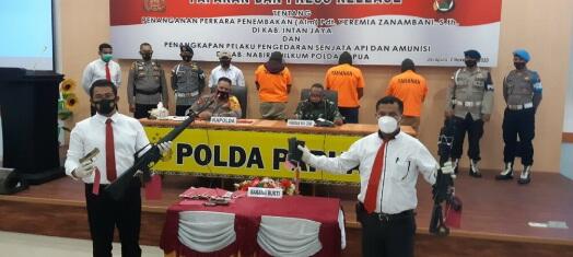 Polda Papua Tangkap Dua Penyuplai Senjata untuk KKB di Jayapura