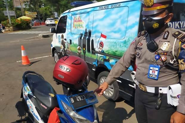 Modus Baru Hindari Ganjil Genap di Puncak, Polisi Temukan Pemotor Tukar Pelat Nomor