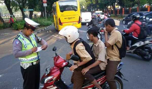 Kebiasaan-kebiasaan Buruk dan Bahaya yang Masih Sering Dilakukan Banyak Orang, Sadar?
