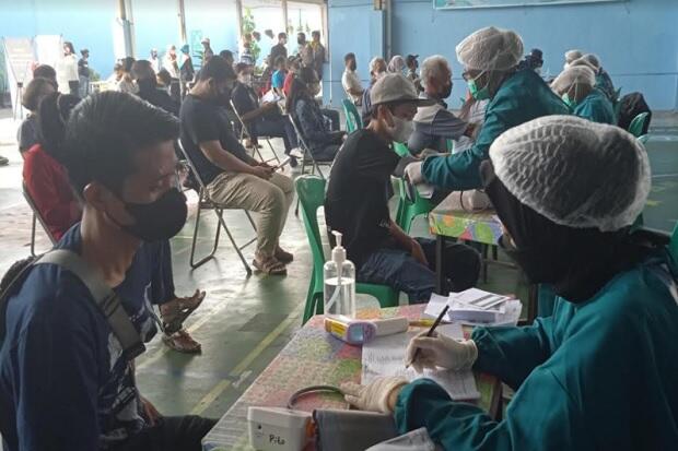 Warga Jogja Terbantu dengan Serbuan Vaksinasi TNI AL-MNC Peduli di SMA Budya Wacana