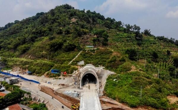 Progres Pembangunan Kereta Cepat Jakarta Bandung Capai 77%