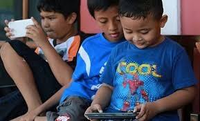 Peraturan Unik Di China : Anak Bermain Gadget 3 Jam Dalam Seminggu