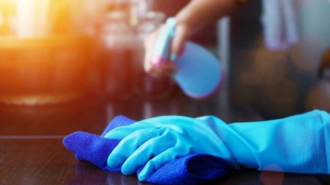 Amankah Penggunaan Disinfektan untuk Kabin Mobil?