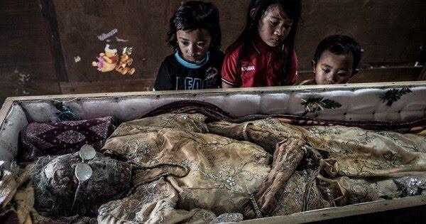 Berbeda Dari yang Lain, Begini Tradisi Pemakan Unik di Tana Toraja