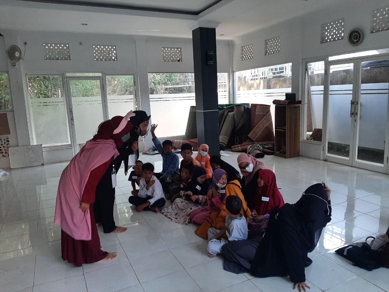 Mahasiswa UMM Tumbuhkan Budaya Literasi dan Edukasi Covid-19 Kepada Anak Panti Yasibu