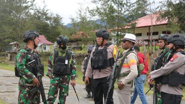 TNI - Polri Baku Tembak dengan KKB di Kiwirok Papua, Satu Tentara Terluka